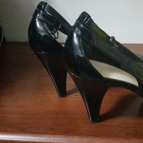 Shoes - Picture 3 of 4